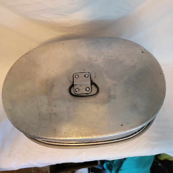 VINTAGE Aluminum Unbranded Roasting Pan Dutch Oven Vented With Lid - Picture 5 of 15